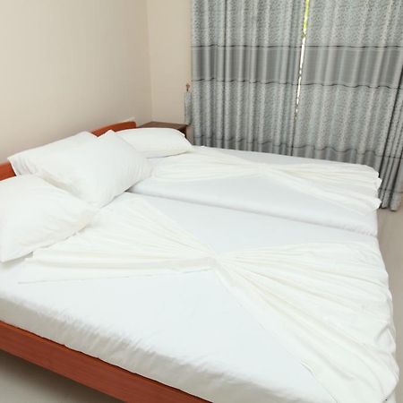 Lavonka Tourist Rest Hotell Anuradhapura Exteriör bild