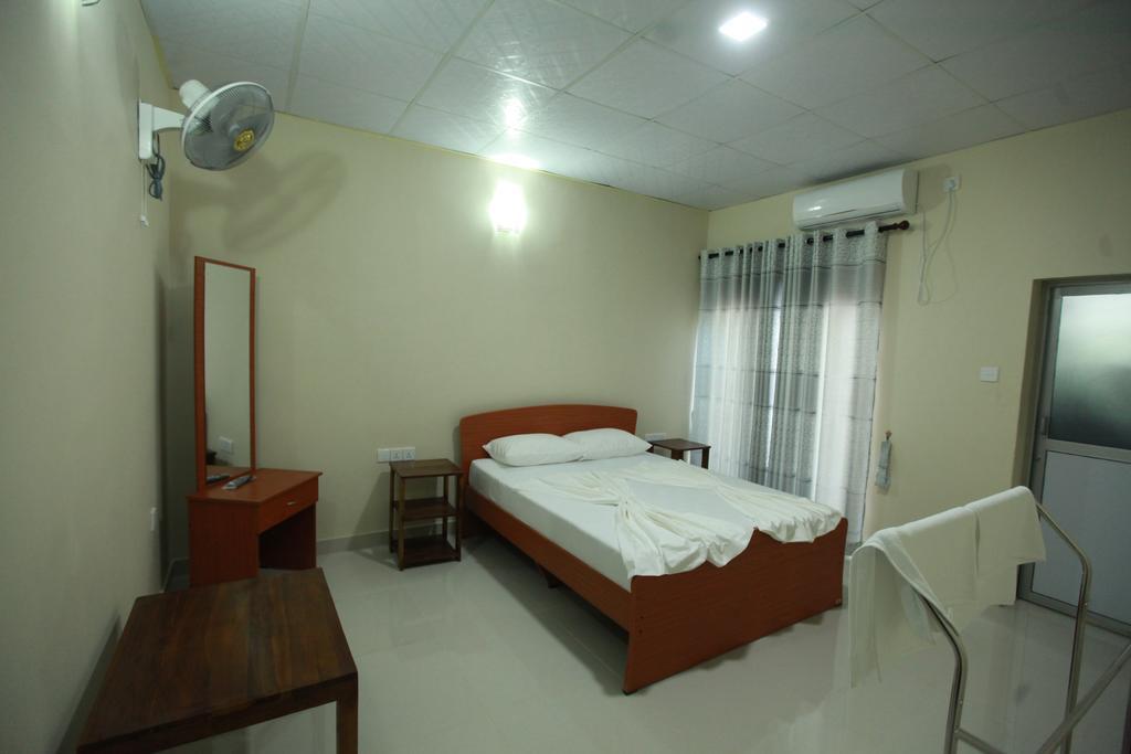 Lavonka Tourist Rest Hotell Anuradhapura Exteriör bild