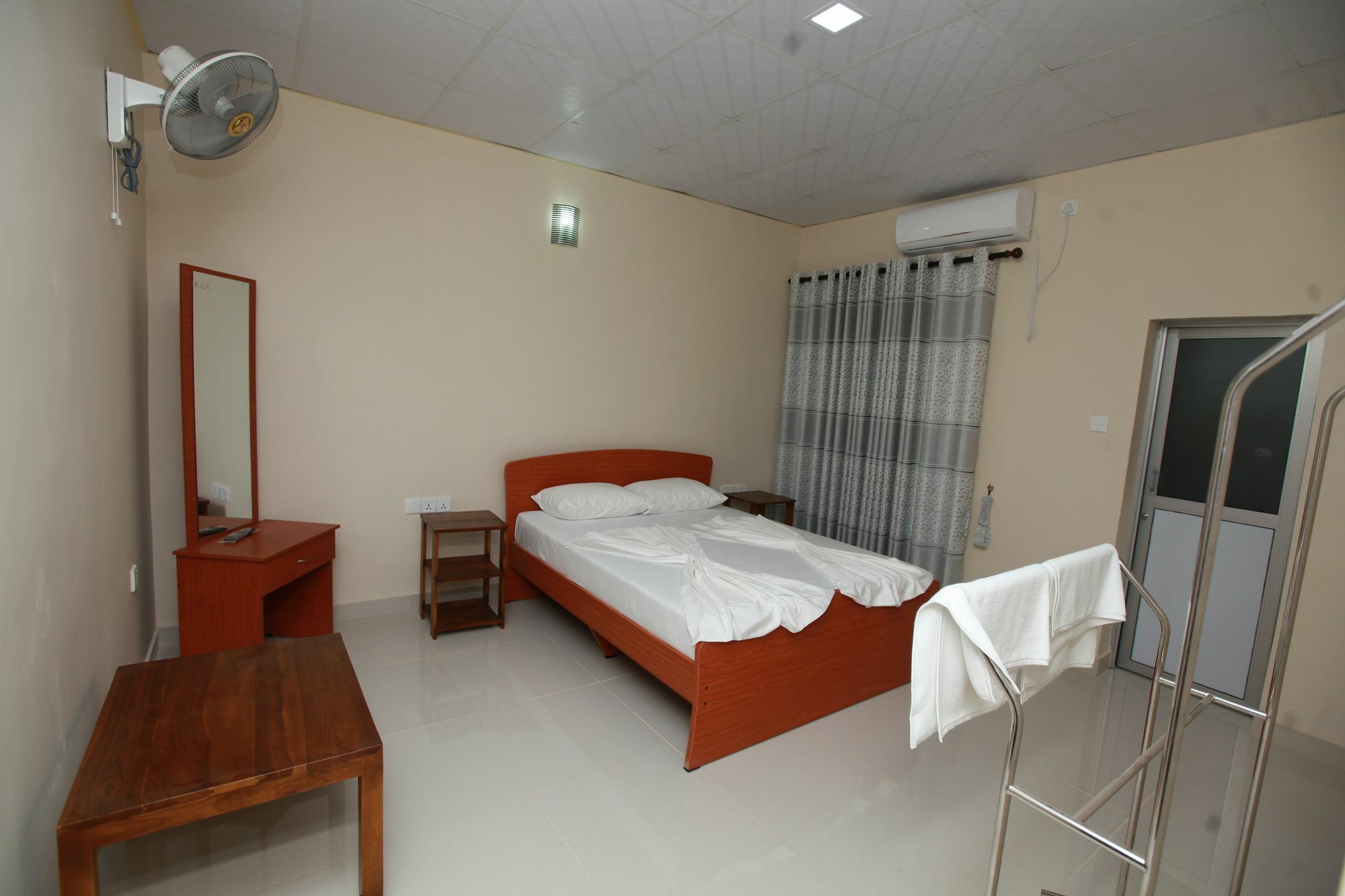 Lavonka Tourist Rest Hotell Anuradhapura Exteriör bild